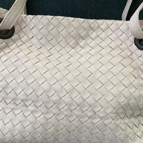 Bottega Veneta Bella Tote - Picture 4 of 9